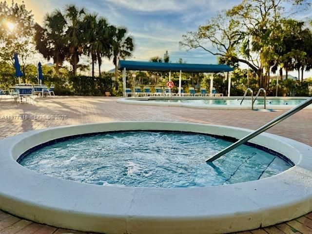 4001 Hillcrest Dr 1014, Hollywood, FL 33021