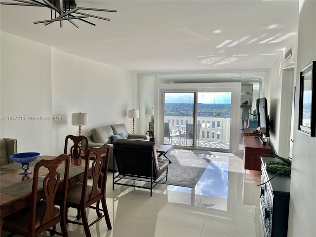 4001 Hillcrest Dr 1014, Hollywood, FL 33021