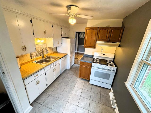 2750 N 61st STREET, Milwaukee, WI 53210