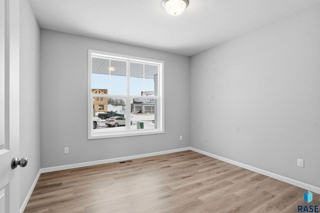 2713 S Copper Creek Ave Avenue, Sioux Falls, SD 57110