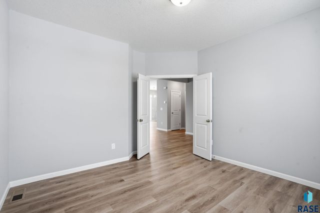 2713 S Copper Creek Ave Avenue, Sioux Falls, SD 57110