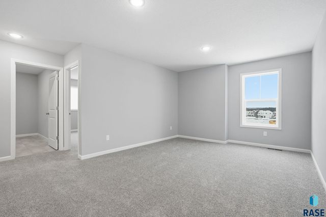 2713 S Copper Creek Ave Avenue, Sioux Falls, SD 57110