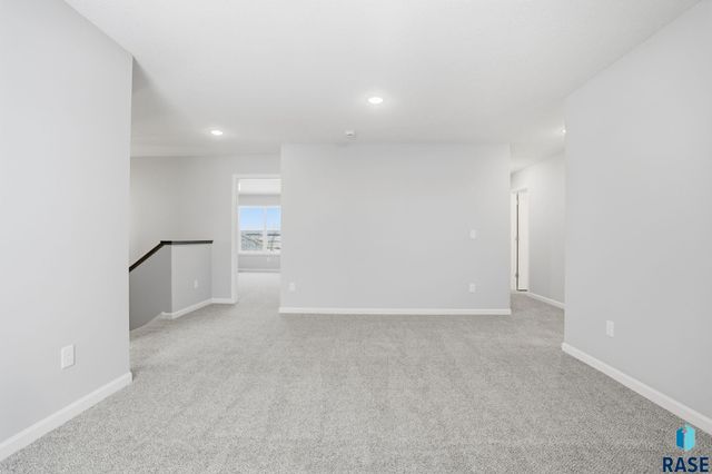 2713 S Copper Creek Ave Avenue, Sioux Falls, SD 57110