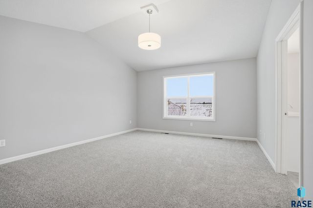 2713 S Copper Creek Ave Avenue, Sioux Falls, SD 57110