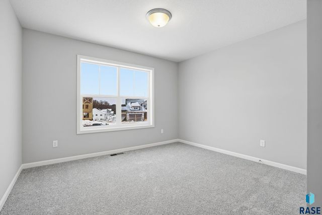 2713 S Copper Creek Ave Avenue, Sioux Falls, SD 57110