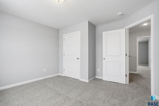 2713 S Copper Creek Ave Avenue, Sioux Falls, SD 57110