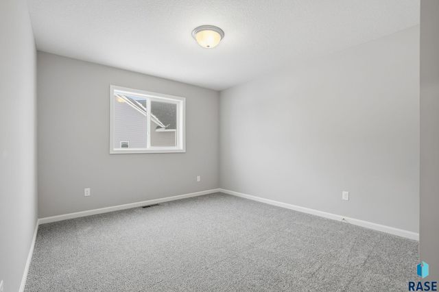 2713 S Copper Creek Ave Avenue, Sioux Falls, SD 57110
