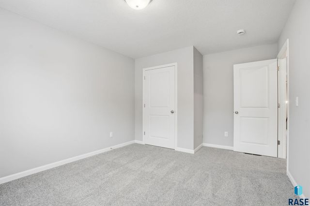 2713 S Copper Creek Ave Avenue, Sioux Falls, SD 57110