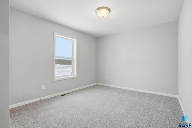 2713 S Copper Creek Ave Avenue, Sioux Falls, SD 57110