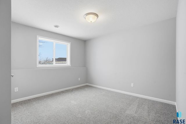 2713 S Copper Creek Ave Avenue, Sioux Falls, SD 57110