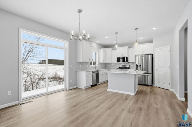 2713 S Copper Creek Ave Avenue, Sioux Falls, SD 57110