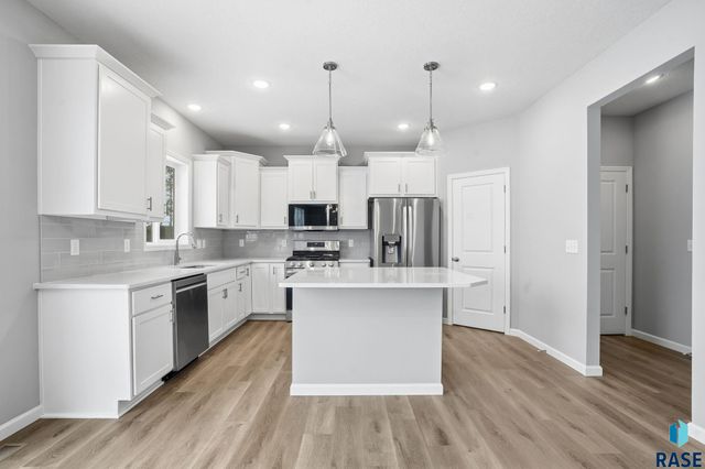 2713 S Copper Creek Ave Avenue, Sioux Falls, SD 57110
