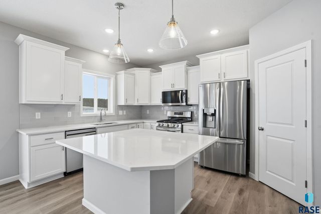 2713 S Copper Creek Ave Avenue, Sioux Falls, SD 57110
