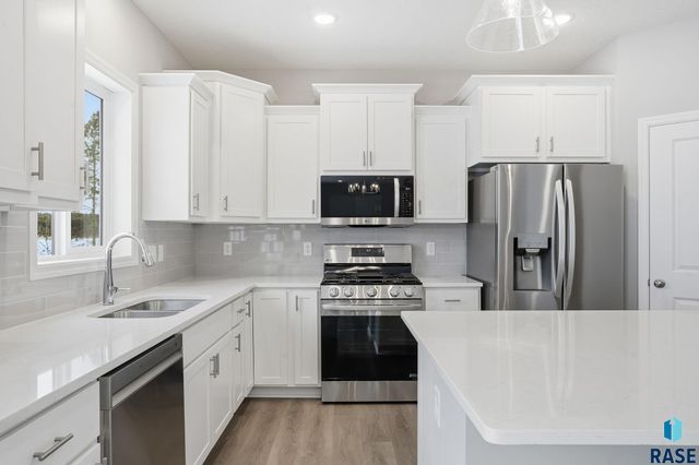 2713 S Copper Creek Ave Avenue, Sioux Falls, SD 57110