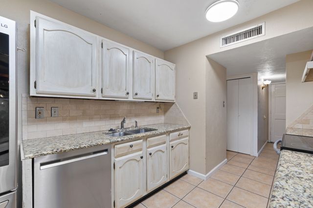 5588 Squires Drive, The Colony, TX 75056