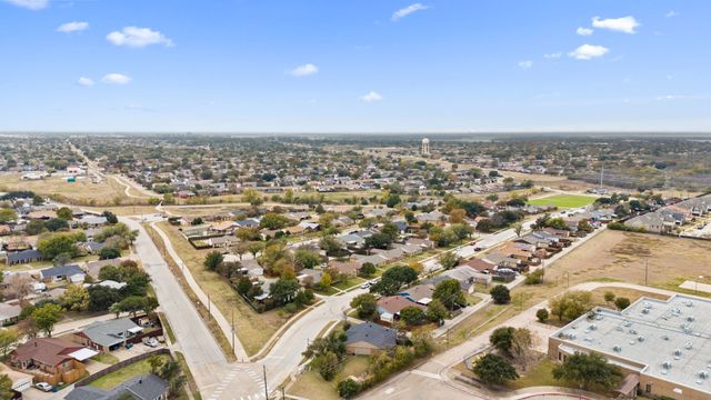 5588 Squires Drive, The Colony, TX 75056