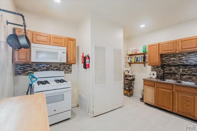 909 E 5th St, Pueblo, CO 81001