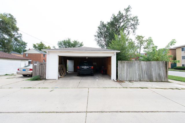 2030 S 17th Avenue, Broadview, IL 60155