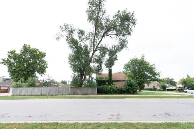 2030 S 17th Avenue, Broadview, IL 60155