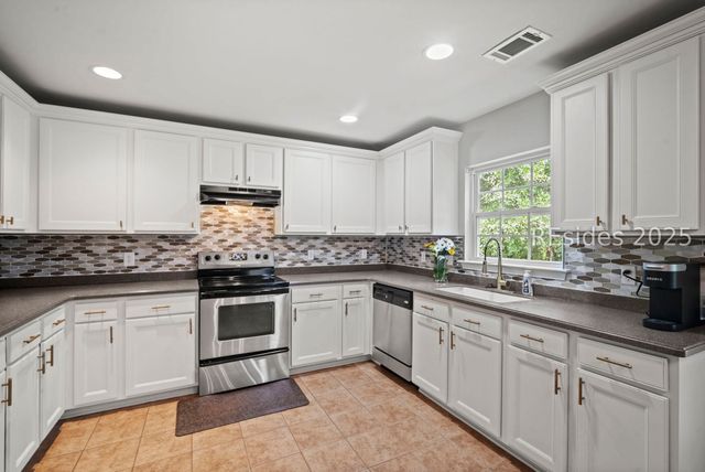 8 Waccamaw Way, Beaufort, SC 29906