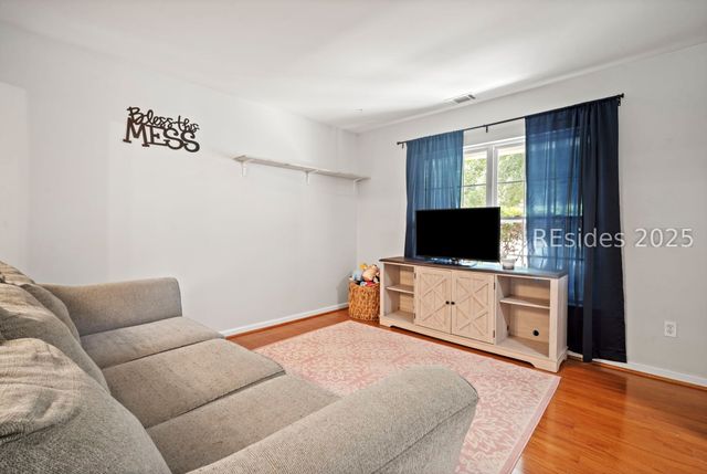 8 Waccamaw Way, Beaufort, SC 29906