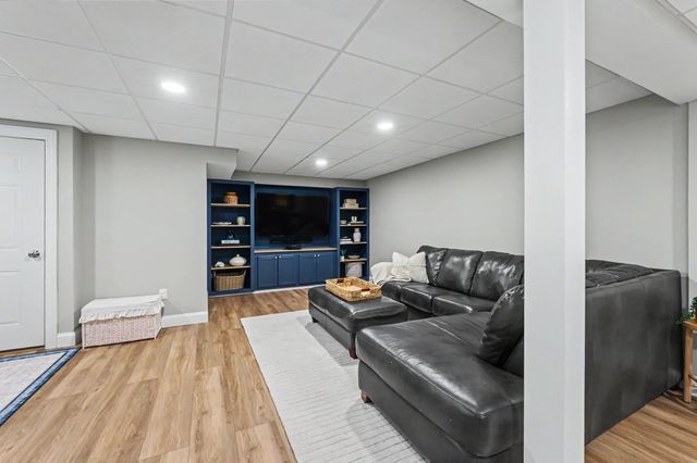 165 Shore Drive, Nashua, NH 03062