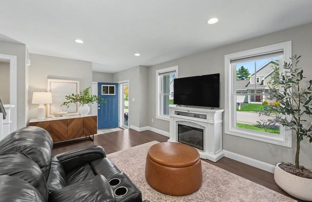 165 Shore Drive, Nashua, NH 03062
