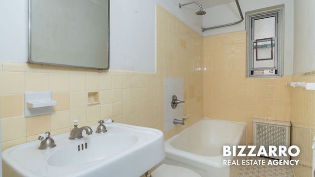 250 Cabrini Blvd Apt 3F, New York City, NY 10033