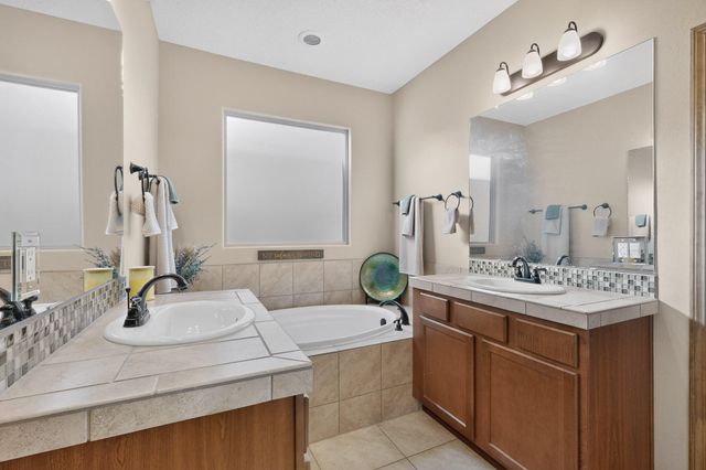 36 Caballo Viejo, Santa Fe, NM 87508