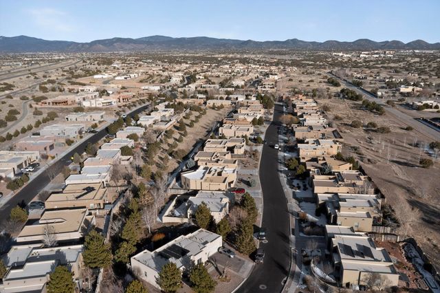 36 Caballo Viejo, Santa Fe, NM 87508