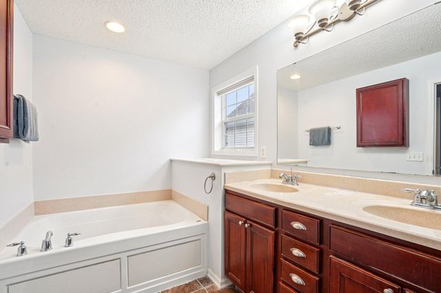 15583 Crab Apple Lane, Eden Prairie, MN 55347