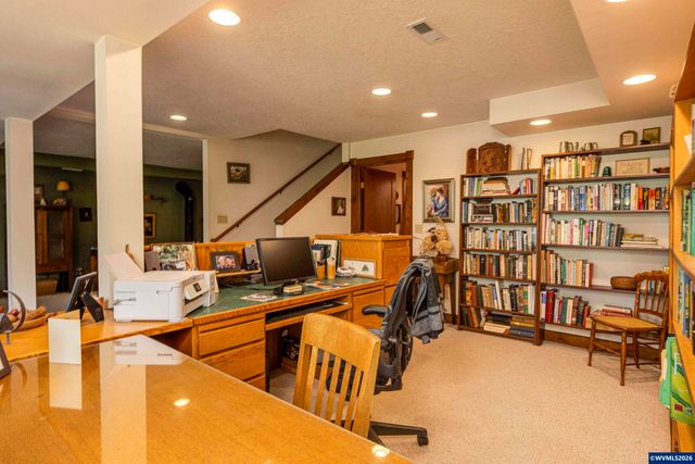 4599 Eagle Crest Rd NW, Salem, OR 97304
