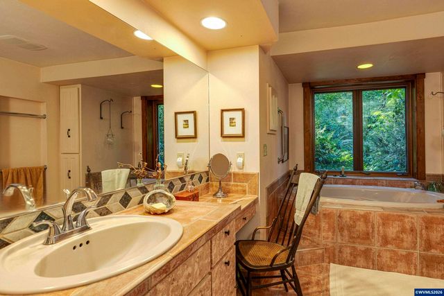 4599 Eagle Crest Rd NW, Salem, OR 97304