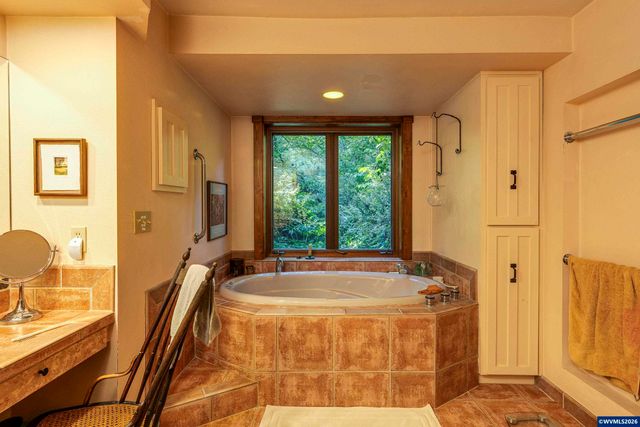 4599 Eagle Crest Rd NW, Salem, OR 97304