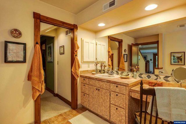 4599 Eagle Crest Rd NW, Salem, OR 97304