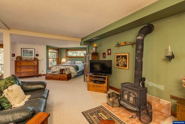 4599 Eagle Crest Rd NW, Salem, OR 97304