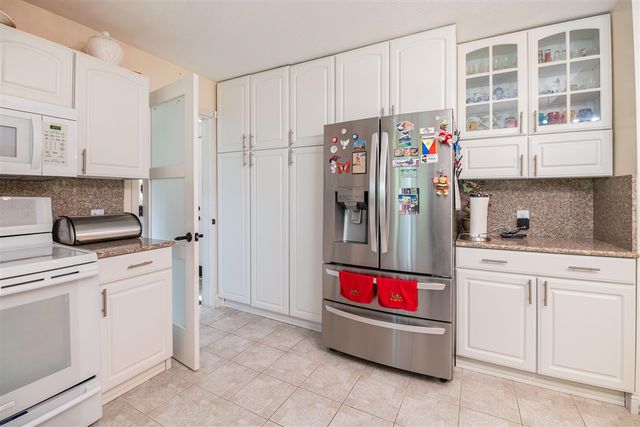 989 Mccabe Avenue, Ada, MI 49301