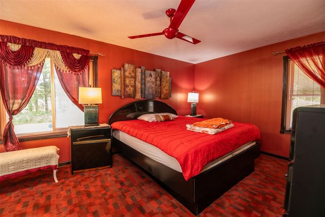 989 Mccabe Avenue, Ada, MI 49301