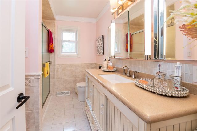 989 Mccabe Avenue, Ada, MI 49301