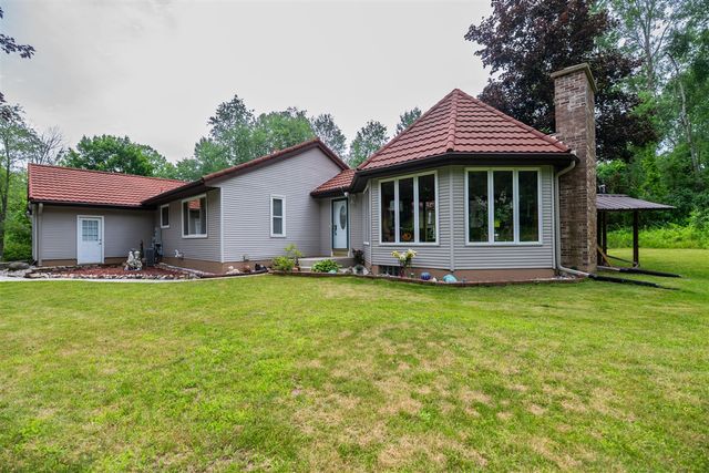 989 Mccabe Avenue, Ada, MI 49301