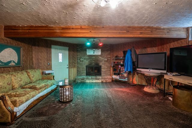 989 Mccabe Avenue, Ada, MI 49301