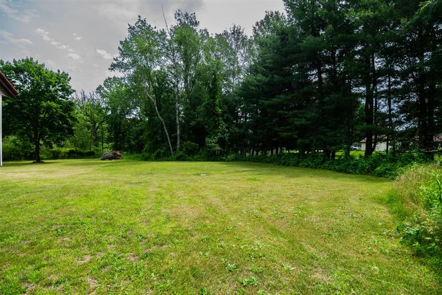 989 Mccabe Avenue, Ada, MI 49301