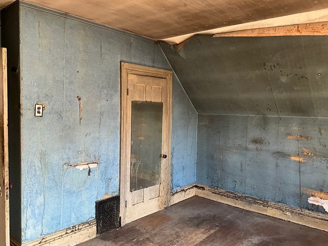 107 West St, Boston, MA 02136