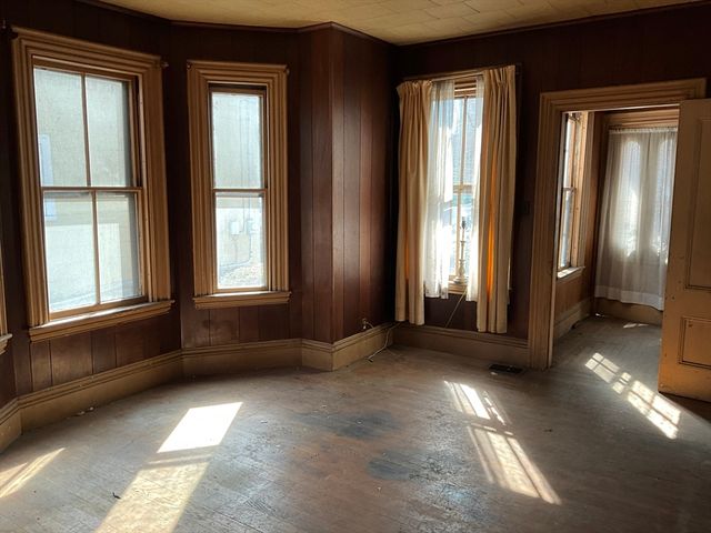 107 West St, Boston, MA 02136