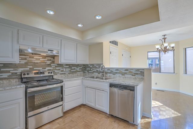 425 Pinon Creek Road SE, Albuquerque, NM 87123