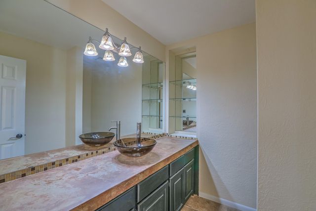 425 Pinon Creek Road SE, Albuquerque, NM 87123