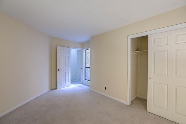 425 Pinon Creek Road SE, Albuquerque, NM 87123