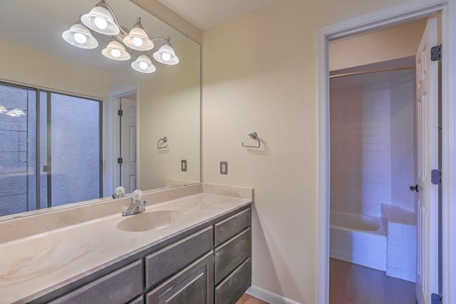 425 Pinon Creek Road SE, Albuquerque, NM 87123