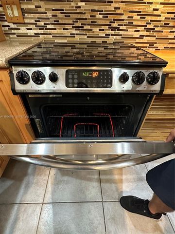 2115 NE 37th Dr 131, Fort Lauderdale, FL 33308