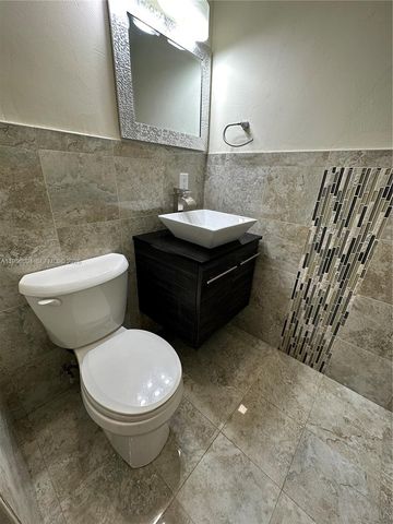 2115 NE 37th Dr 131, Fort Lauderdale, FL 33308